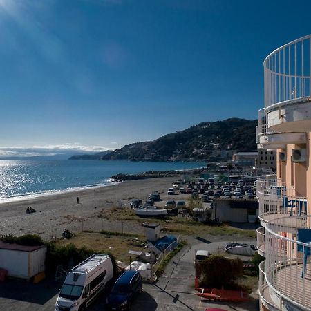 Hotel Sirenella Меле Экстерьер фото