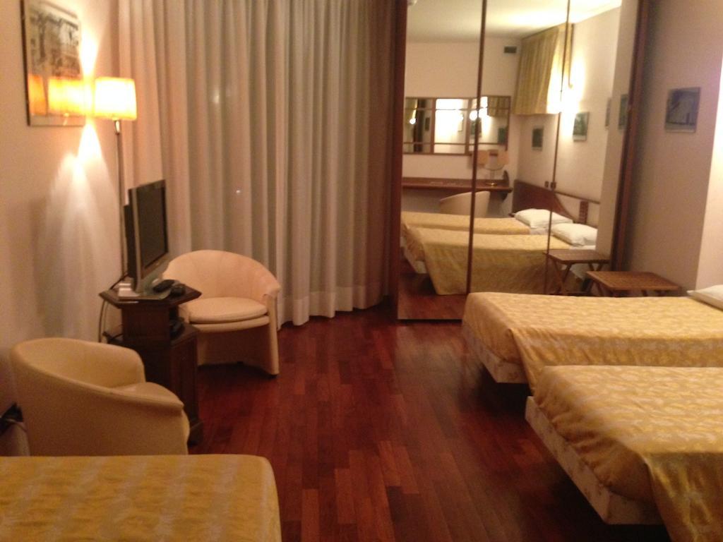 Hotel Sirenella Меле Номер фото