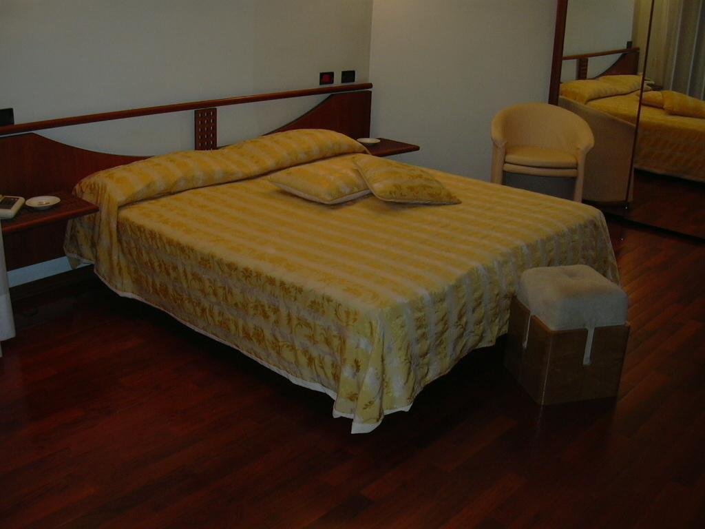Hotel Sirenella Меле Экстерьер фото